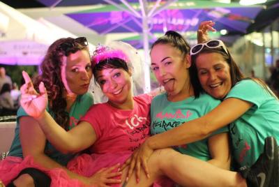 8 mujeres. Pers. Paquete JGA  8 mujeres. Pers. Paquete JGA 'Sarafina' - variedad, stripper, paseo en limusina, vino espumoso