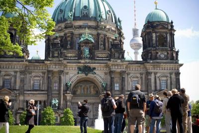 Excursión por la costa de Berlín: El Berlín oculto y todos los principales sitios de interés desde Warnemuende Excursión por la costa de Berlín: El Berlín oculto y todos los principales sitios de interés desde Warnemuende