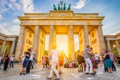 Excursión por la costa de Warnemuende: Excursión privada a Berlín desde Rostock Excursión por la costa de Warnemuende: Excursión privada a Berlín desde Rostock