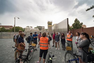 Tour en bicicleta por el muro de Berlín y la Guerra Fría en grupos pequeños Tour en bicicleta por el muro de Berlín y la Guerra Fría en grupos pequeños