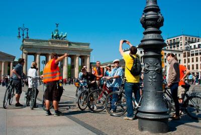 Recorrido en bicicleta para grupos pequeños por lo más destacado de Berlín Recorrido en bicicleta para grupos pequeños por lo más destacado de Berlín