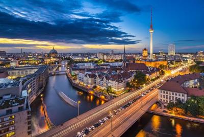 Tour de la historia de Berlín con un experto local: 100% personalizado y privado Tour de la historia de Berlín con un experto local: 100% personalizado y privado