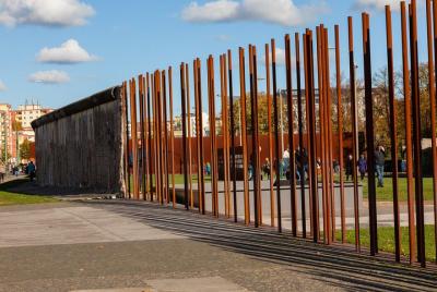 Muro de Berlín - Destinos, héroes e historias de amor Muro de Berlín - Destinos, héroes e historias de amor