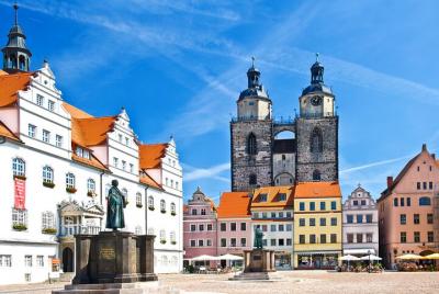 Potsdam y Wittenberg: excursión privada de un día desde Berlín en una minivan Potsdam y Wittenberg: excursión privada de un día desde Berlín en una minivan