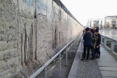 Tour grupal a pie (1 - 20 personas): 3 horas el muro, Tercer Reich, WW2, Guerra Fría Tour grupal a pie (1 - 20 personas): 3 horas el muro, Tercer Reich, WW2, Guerra Fría