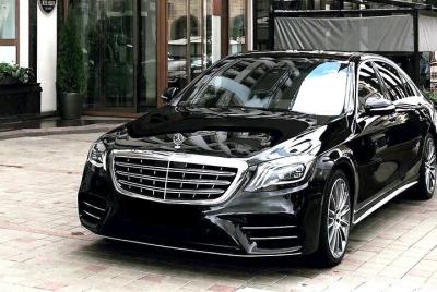 Traslado privado de salida: Berlín al aeropuerto de Brandenburgo BER en automóvil de lujo Traslado privado de salida: Berlín al aeropuerto de Brandenburgo BER en automóvil de lujo