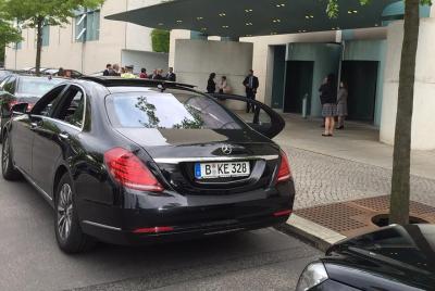 Traslado al aeropuerto de Berlín para un máximo de 8 personas Traslado al aeropuerto de Berlín para un máximo de 8 personas