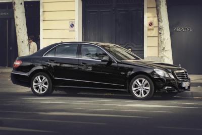 Traslado de ida y vuelta del aeropuerto de Berlín Brandenburgo a Berlín en coche de negocios Traslado de ida y vuelta del aeropuerto de Berlín Brandenburgo a Berlín en coche de negocios
