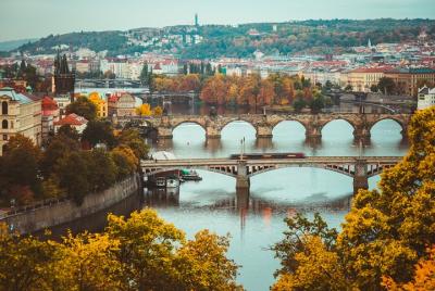 Traslado privado de Berlín a Praga con 2 paradas de turismo Traslado privado de Berlín a Praga con 2 paradas de turismo