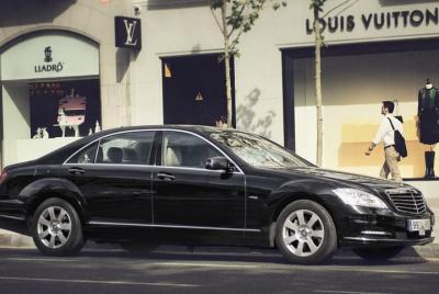 Traslado de ida y vuelta de Berlín Brandenburgo (BER) a la ciudad de Berlín en coche de lujo Traslado de ida y vuelta de Berlín Brandenburgo (BER) a la ciudad de Berlín en coche de lujo