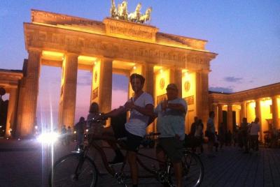 Recorrido histórico en bicicleta para grupos pequeños en Berlín Recorrido histórico en bicicleta para grupos pequeños en Berlín