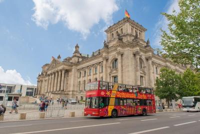 Recorrido en autobús turístico con paradas libres por la ciudad de Berlín Recorrido en autobús turístico con paradas libres por la ciudad de Berlín