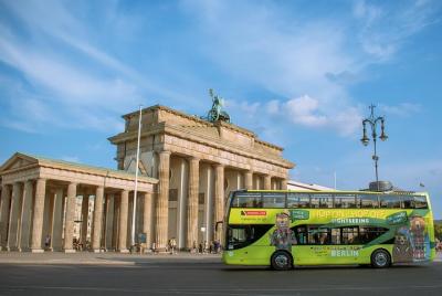 Autobús turístico de Berlín Hop On - Hop Off en 2 rutas y crucero por el río de 1 hora Autobús turístico de Berlín Hop On - Hop Off en 2 rutas y crucero por el río de 1 hora