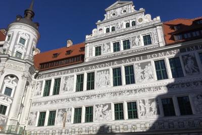 Visita al castillo con una introducción a la arquitectura y el patio del establo de Dresde