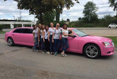 1 hora de limusina en Colonia para máx. 8 pasajeros 1 hora de limusina en Colonia para máx. 8 pasajeros