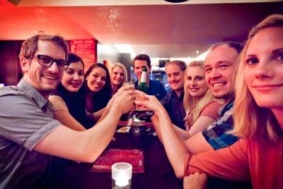 Tour de rastreo de pub de 4 horas en Dusseldorf incluyendo bebidas Tour de rastreo de pub de 4 horas en Dusseldorf incluyendo bebidas