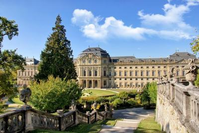 Viaje romántico de un día desde Frankfurt (Main) a Würzburg (SÁBADO) Viaje romántico de un día desde Frankfurt (Main) a Würzburg (SÁBADO)