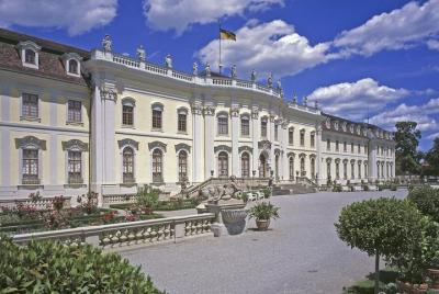 Excursión de día completo al palacio de Ludwigsburg y al monasterio de Maulbronn desde Frankfurt Excursión de día completo al palacio de Ludwigsburg y al monasterio de Maulbronn desde Frankfurt