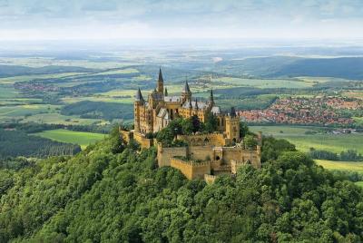 Excursión de día completo para grupos pequeños al castillo de Hohenzollern con visita guiada al castillo desde Fráncfort Excursión de día completo para grupos pequeños al castillo de Hohenzollern con visita guiada al castillo desde Fráncfort