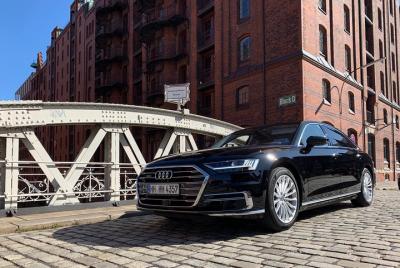 City tour privado en Hamburgo con nuestras limusinas premium City tour privado en Hamburgo con nuestras limusinas premium