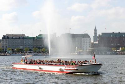 Alster tour: ¡el recorrido por la ciudad en el agua!