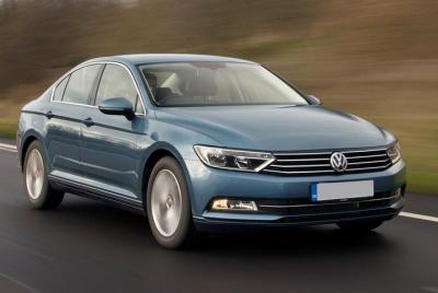 Traslado privado de ida y vuelta: Aeropuerto de Hamburgo HAM a la ciudad de Hamburgo en un sedán