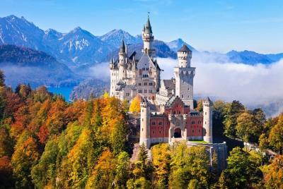 Excursión privada de un día al castillo de Neuschwanstein y al palacio de Linderhof desde el hotel de Múnich