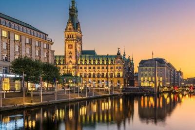 Traslados del aeropuerto de Hamburgo: Hamburgo al aeropuerto de Hamburgo XFW en coche de lujo