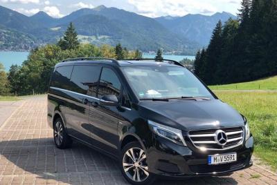 Tour privado de Neuschwanstein y Linderhof en Mercedes V-Class (hasta 6 personas)