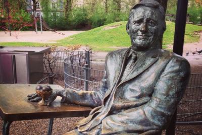 Con un local: Tour privado de lugares de rodaje de Monaco Franze con desayuno