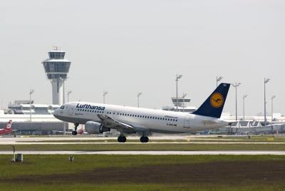 Traslado privado desde la ciudad de Munich al aeropuerto de Munich con WiFi