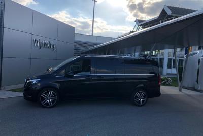 Traslado privado al aeropuerto de Munich en Mercedes Minivan V-Class