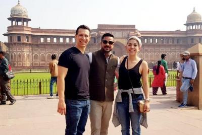 Durante la noche Taj Mahal Sunrise Tour desde Mumbai con vuelo de ida y vuelta