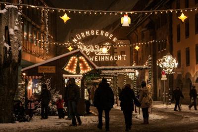 Recorrido privado a pie por el mercado navideño de Nuremberg Recorrido privado a pie por el mercado navideño de Nuremberg