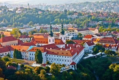 Traslado privado de Nuremberg a Praga con 2h de turismo. Traslado privado de Nuremberg a Praga con 2h de turismo.