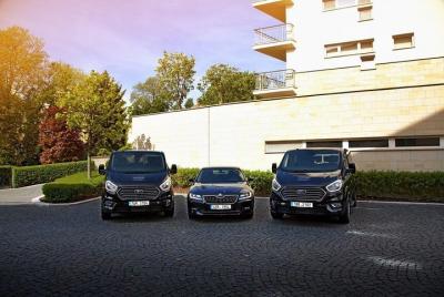 Traslado privado de ida de Nuremberg a Praga en una minivan cómoda