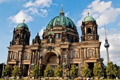 Excursión privada en tierra: todo lo más destacado de Berlín (traslado privado de ida y vuelta) Excursión privada en tierra: todo lo más destacado de Berlín (traslado privado de ida y vuelta)
