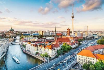 Traslados del aeropuerto de Berlín: Aeropuerto de Berlín SXF a Berlín en un automóvil de negocios Traslados del aeropuerto de Berlín: Aeropuerto de Berlín SXF a Berlín en un automóvil de negocios