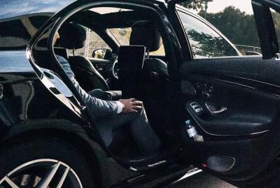 Traslado privado de llegada: aeropuerto de Brandenburgo BER a Berlín en coche de negocios Traslado privado de llegada: aeropuerto de Brandenburgo BER a Berlín en coche de negocios