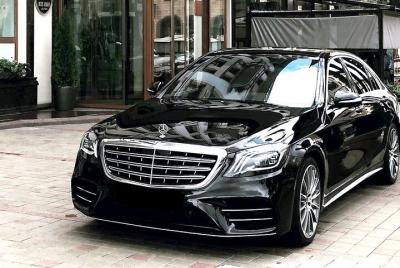 Traslado privado de llegada: aeropuerto de Brandenburgo BER a Berlín en coche de lujo Traslado privado de llegada: aeropuerto de Brandenburgo BER a Berlín en coche de lujo