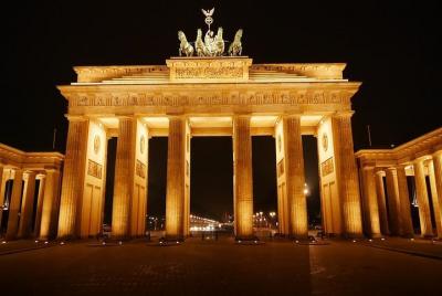 Llegada traslado privado Berlín Brandenburgo BER a la ciudad de Berlín en furgoneta de lujo Llegada traslado privado Berlín Brandenburgo BER a la ciudad de Berlín en furgoneta de lujo