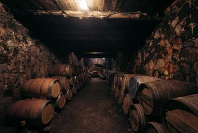 Diarios gastronómicos privados de medio día de Chania en la bodega Dourakis