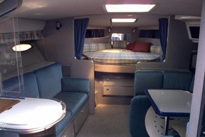 Crucero privado en yate al atardecer