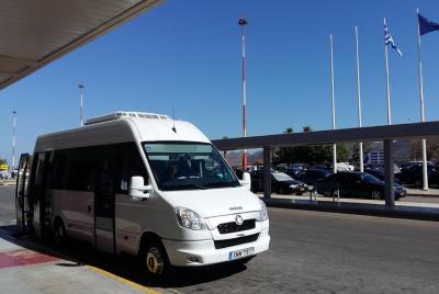 Aeropuerto de Chania a la ciudad de Chania traslado 15prs-Wheechair, Scooter, Paseo accesible Aeropuerto de Chania a la ciudad de Chania traslado 15prs-Wheechair, Scooter, Paseo accesible