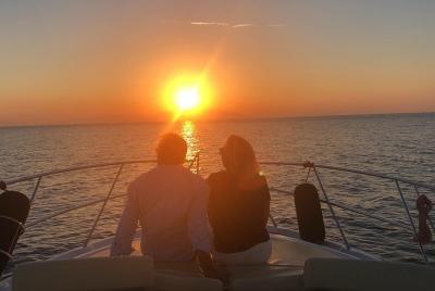 Inolvidable crucero al atardecer - Líderes de la compañía de cruceros privados World Travel Awards