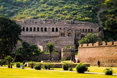 Haunted Bhangarh Fort en Rajasthan Tour desde Delhi