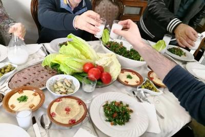Auténtica comida libanesa con la familia de Tania en su hogar en Beirut Auténtica comida libanesa con la familia de Tania en su hogar en Beirut