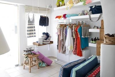 Recorrido de compras, estilo de vida y la puesta del sol