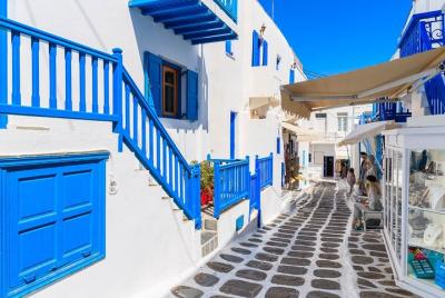 Traslado privado desde el antiguo puerto de Mykonos al aeropuerto de Mykonos (JMK)