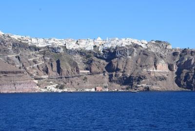 Crucero por las islas volcánicas de Santorini con barco tradicion